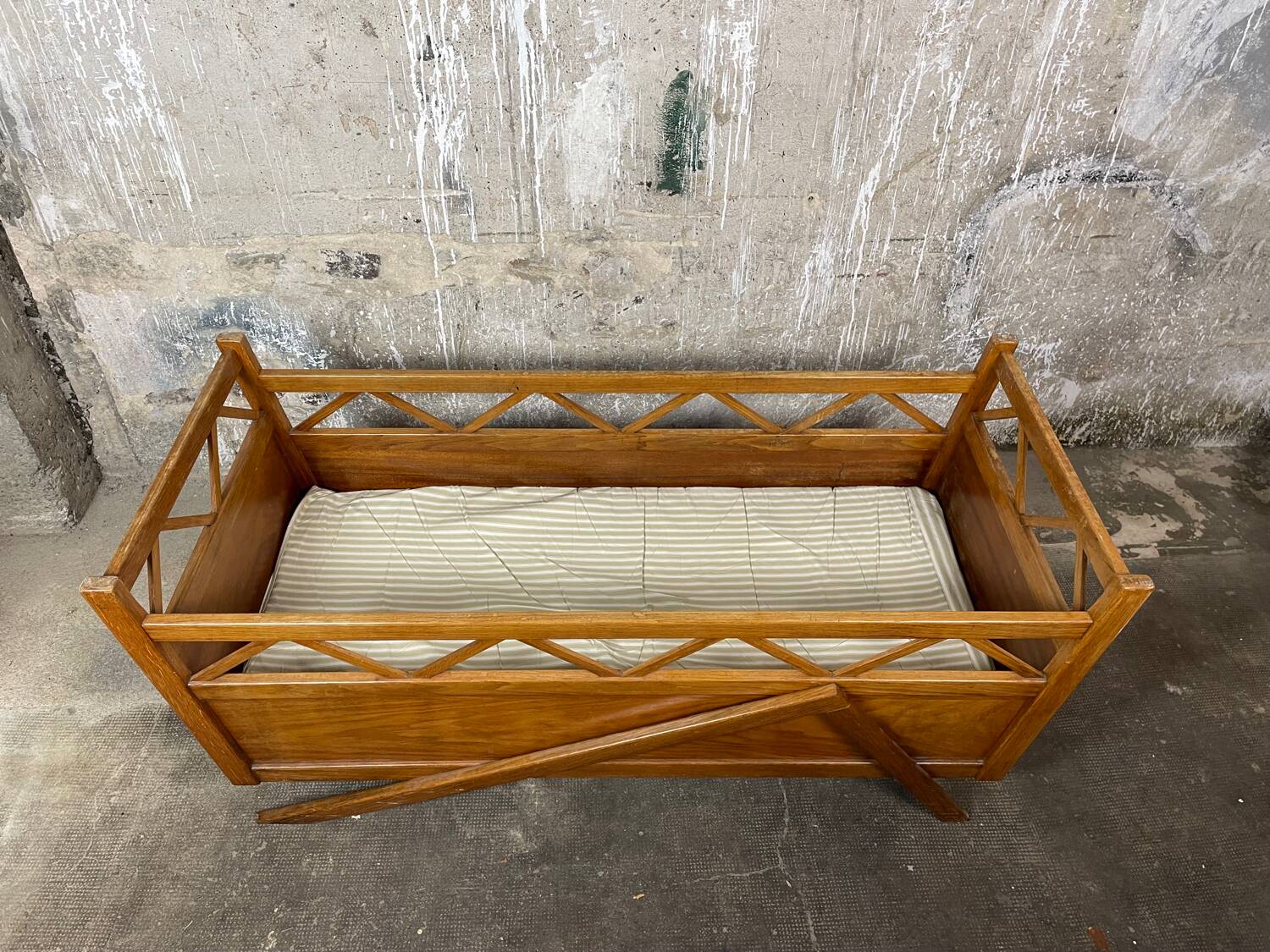Lit bébé vintage années 60