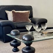 Coffee table in glass and mango wood