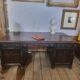 Grand Bureau Américain toutes faces Sculpté "Leopold Desk Co." – Circa 1920