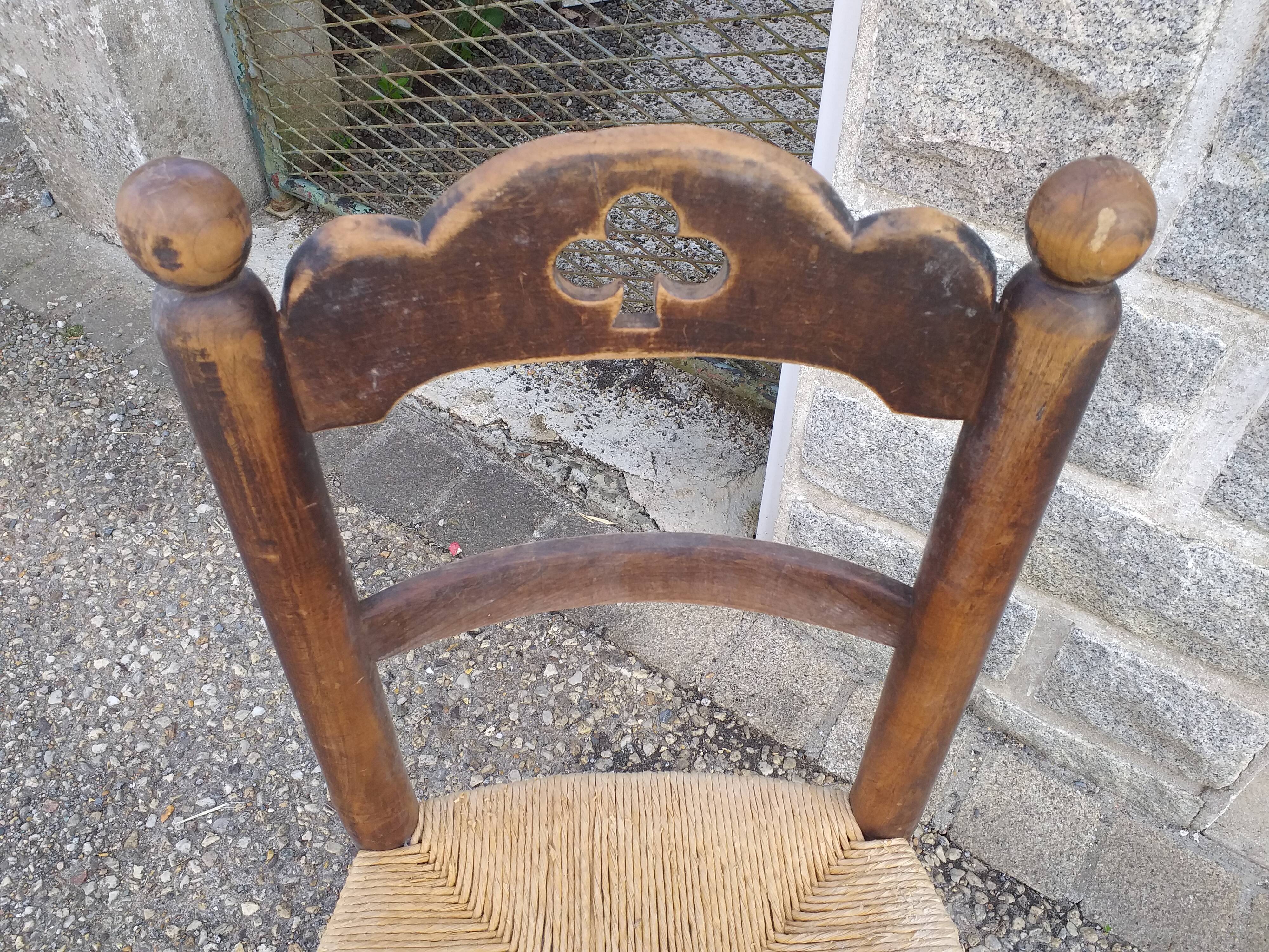 Straw mountain chair