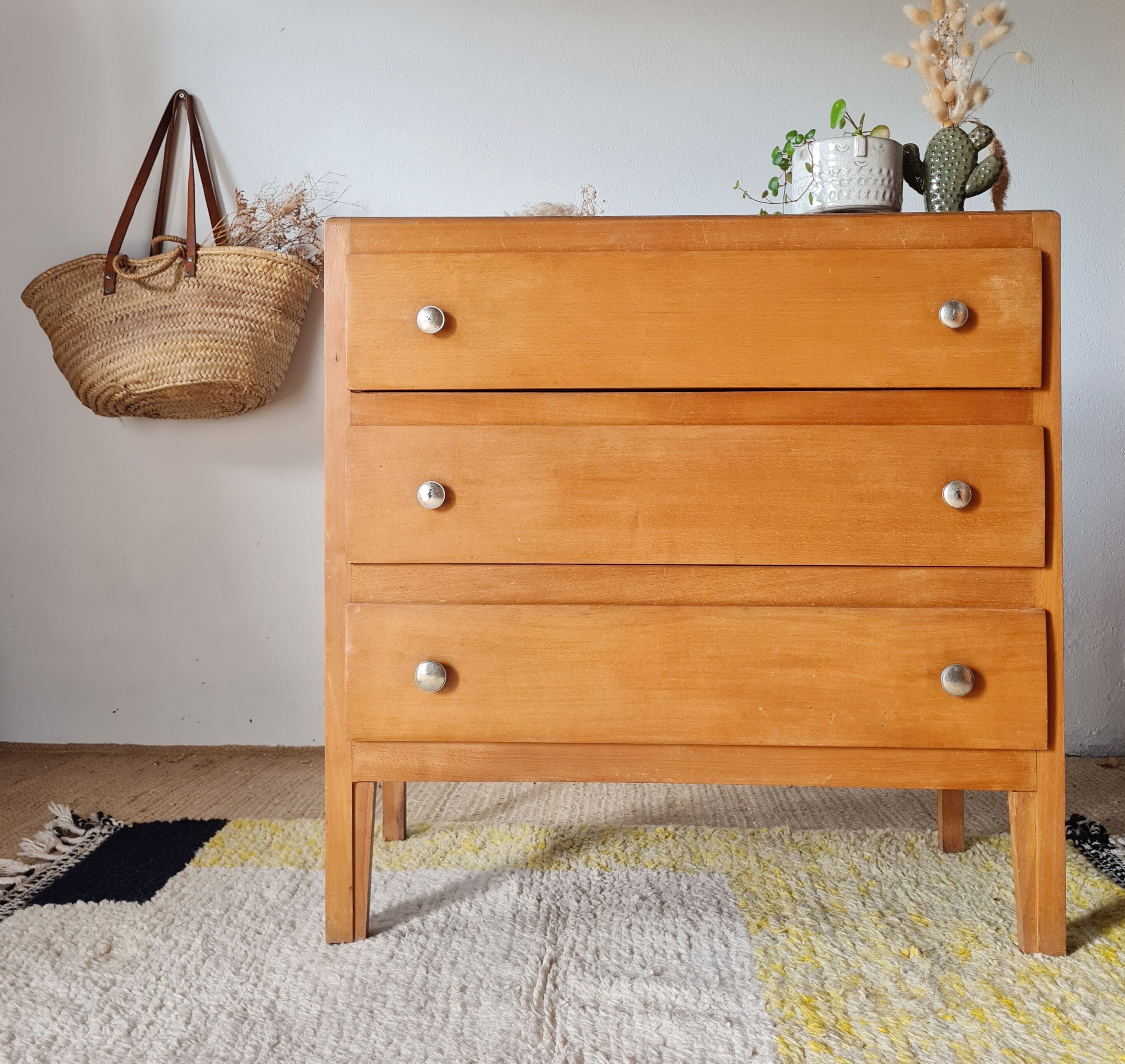 Commode vintage en bois clair à 3 tiroirs – Années 50 / 60
