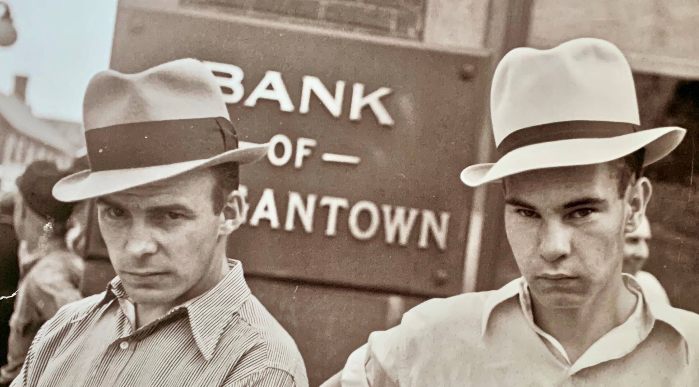 Walker Evans (1938) – Main Street, Morgantown (West Virginia)
