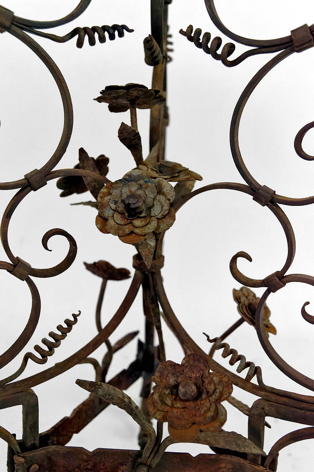 Wrought iron pedestal table and marble top, Venice, Italy, 17th century
