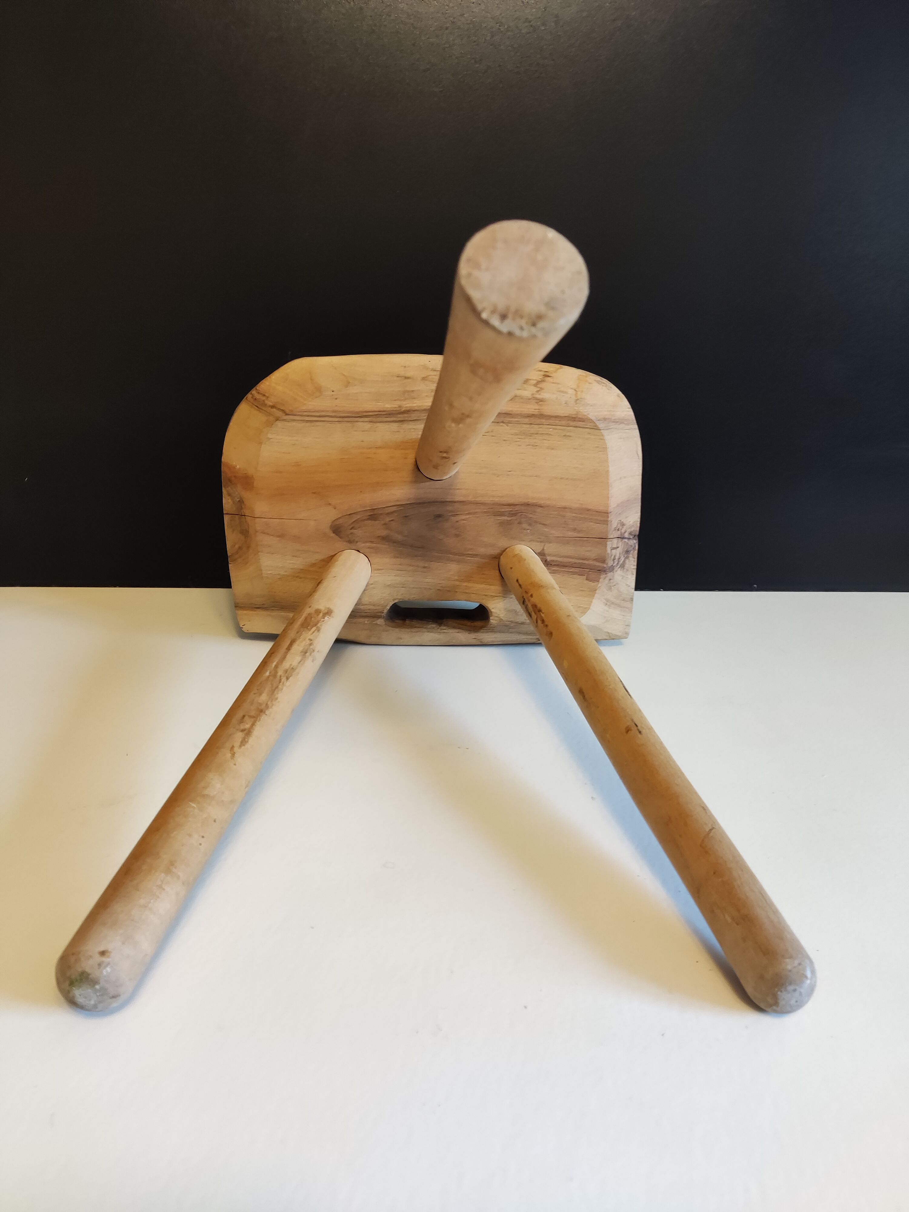 Tabouret en bois brut