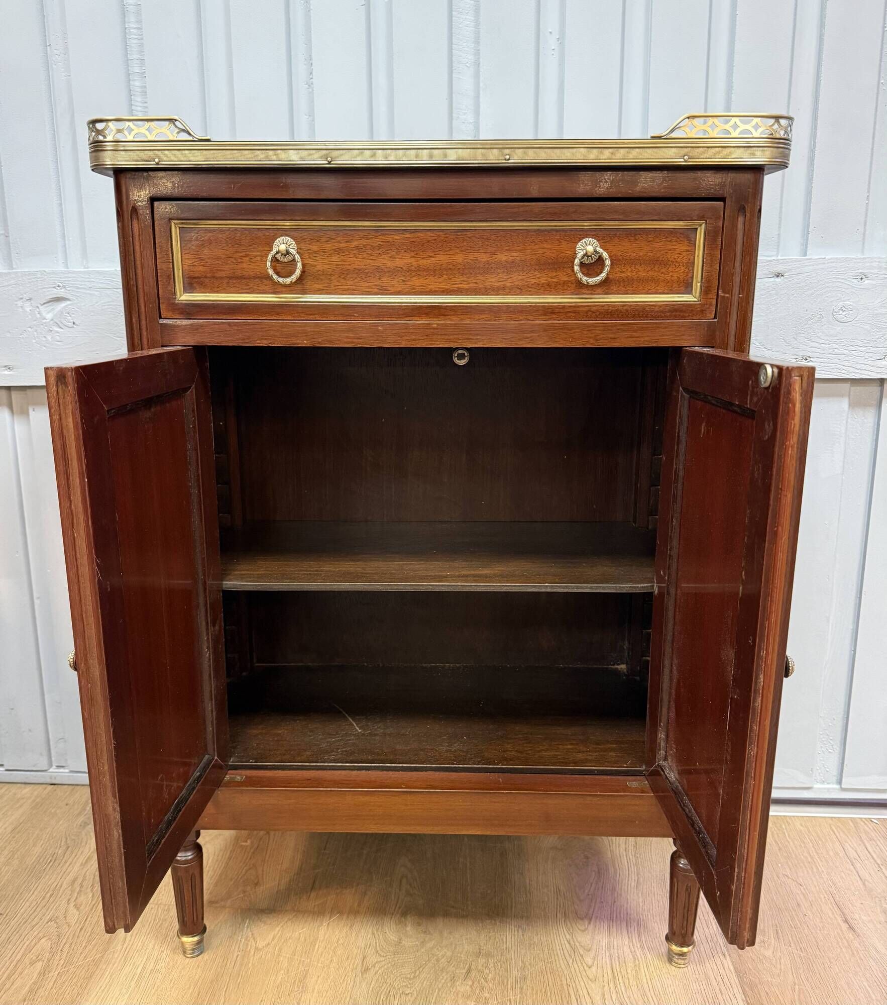 Small sideboard from the mid-century in mahogany -