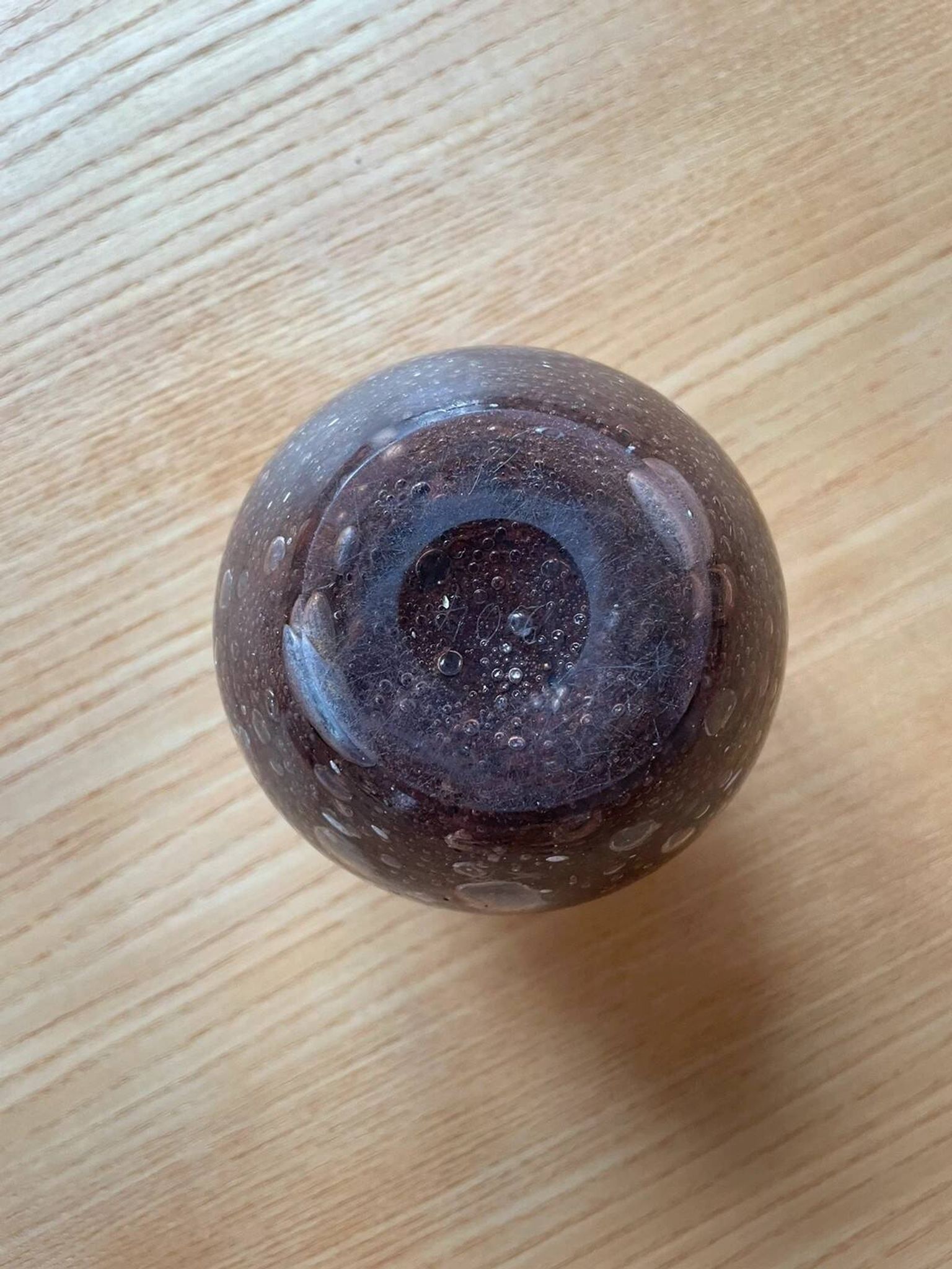 Petit vase marron en verre soufflé vintage