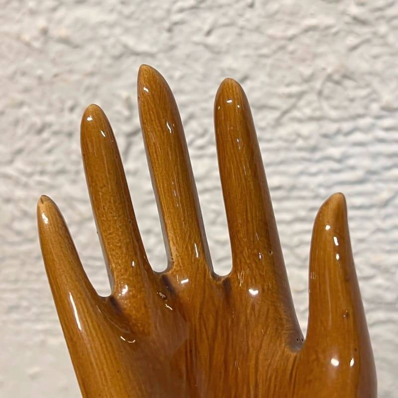 Brown soliflore hand