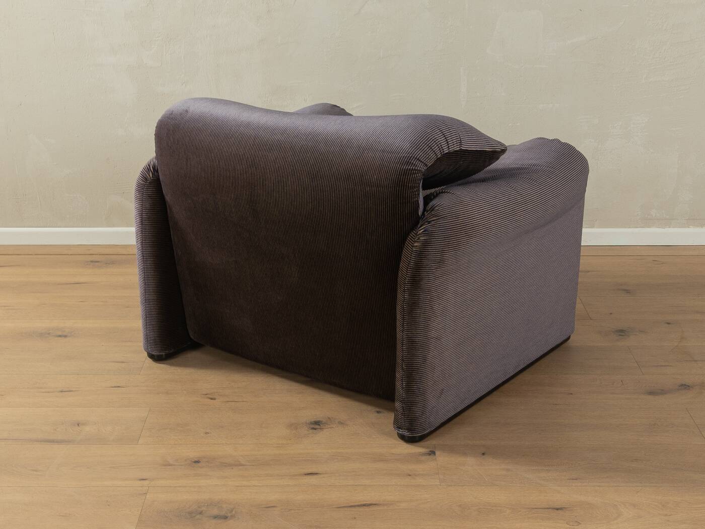 "675 MARALUNGA" armchair