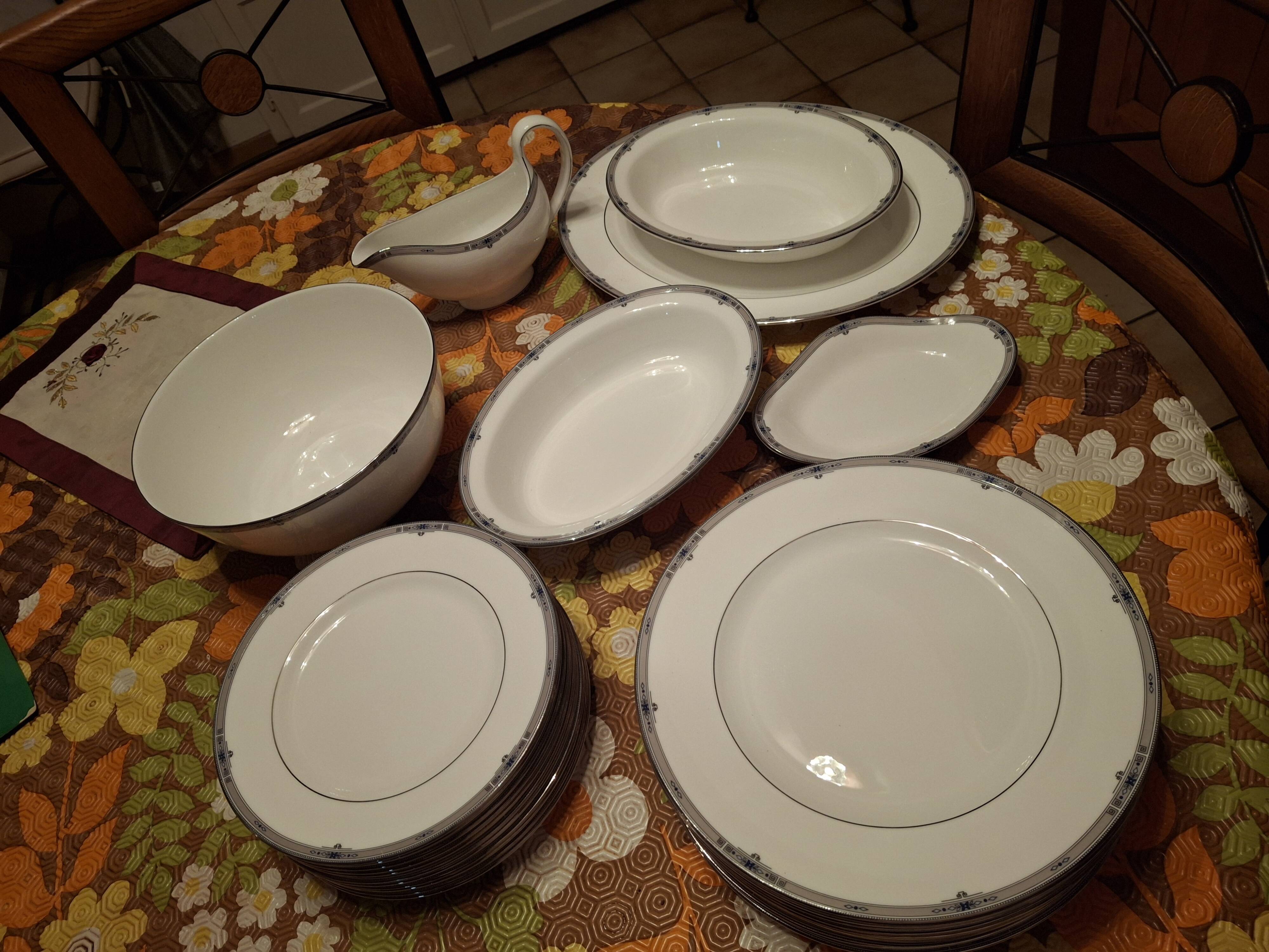 Lot Service  de vaisselle Wedgwood Amherts