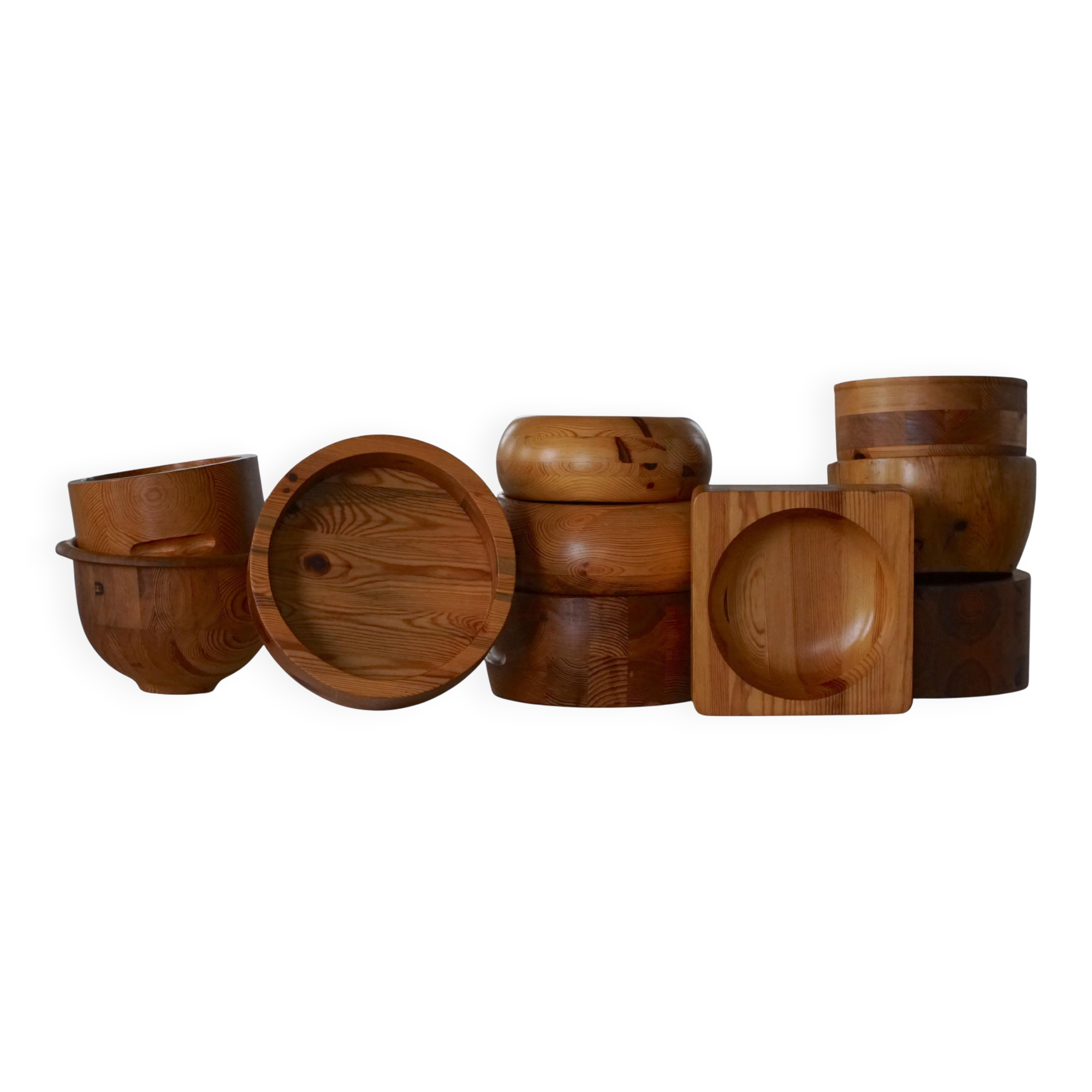 Set of 10 Swedish pine bowls from the mid-century, made by Holmbergs & Varnamo, 1970s.