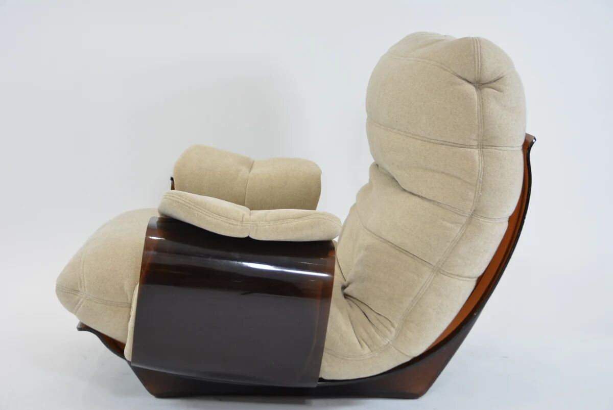 Marsala armchair and its light beige Ligne Roset footrest.