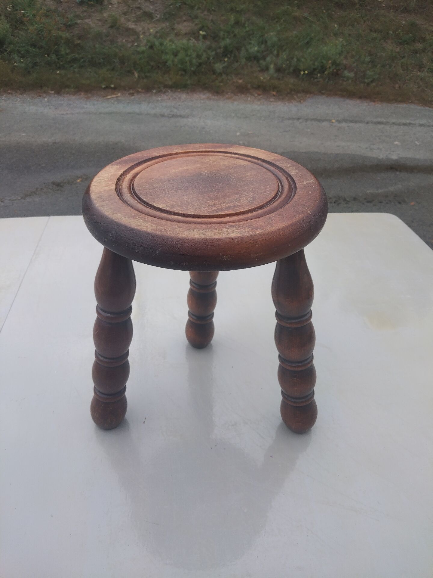 Small vintage tripod stool made of turned wood, in the style of Charles.