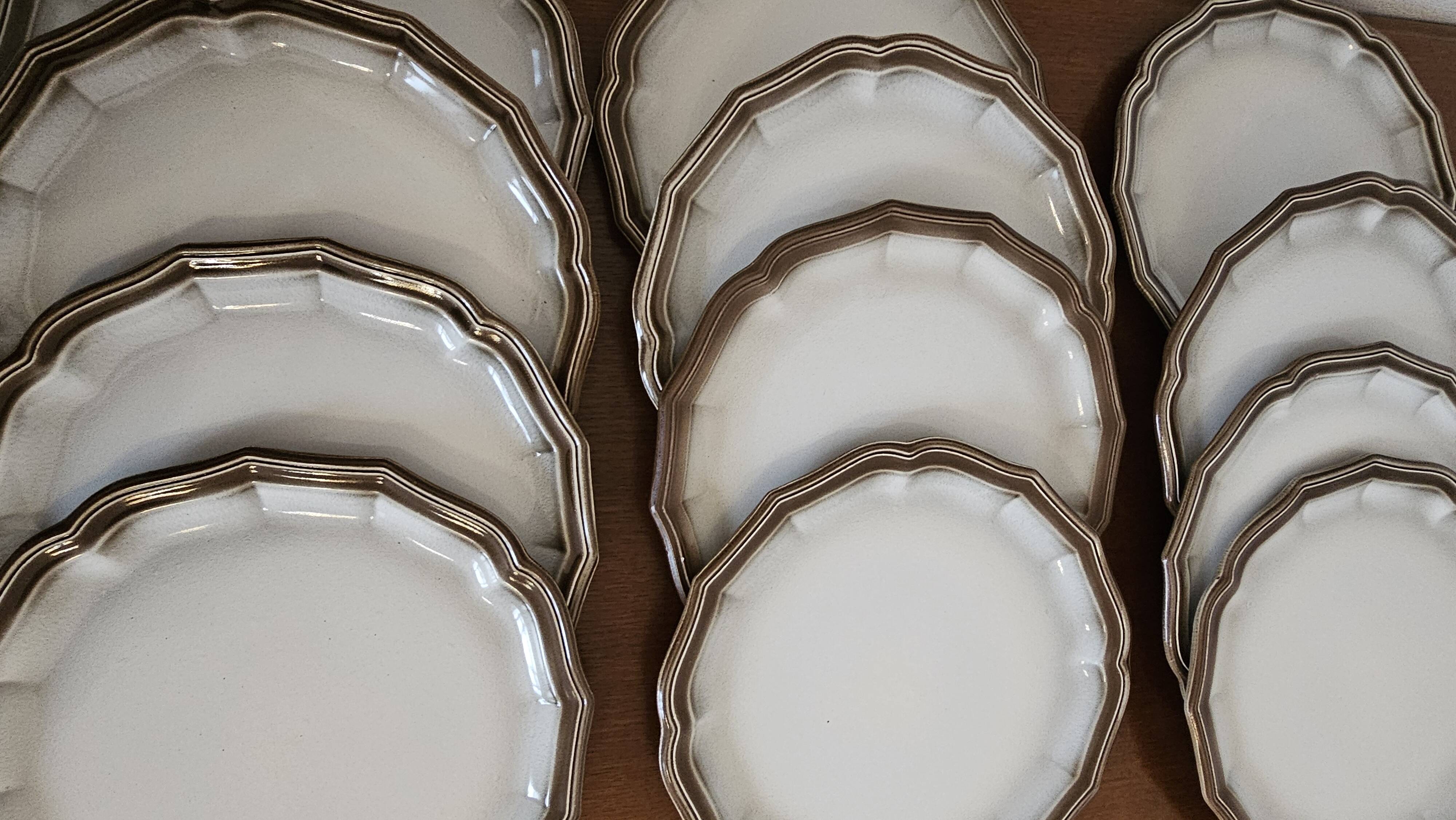 Service of 12 flat plates Salins France, taupe rim.