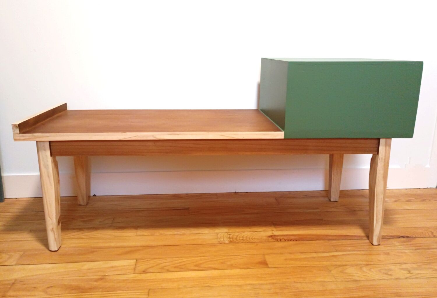 Entrance bench