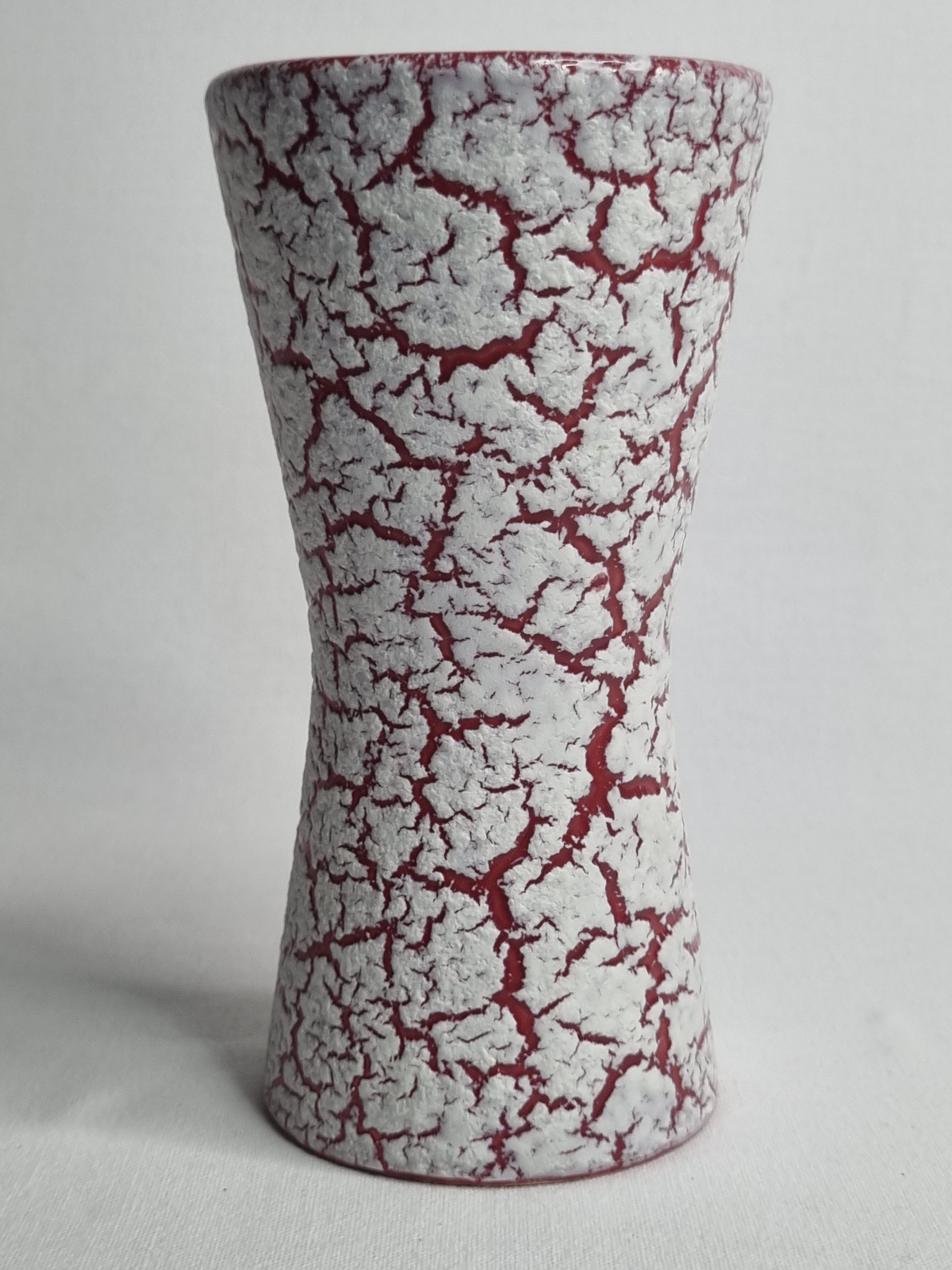 Pink and white vintage diabolo vase, 15 cm