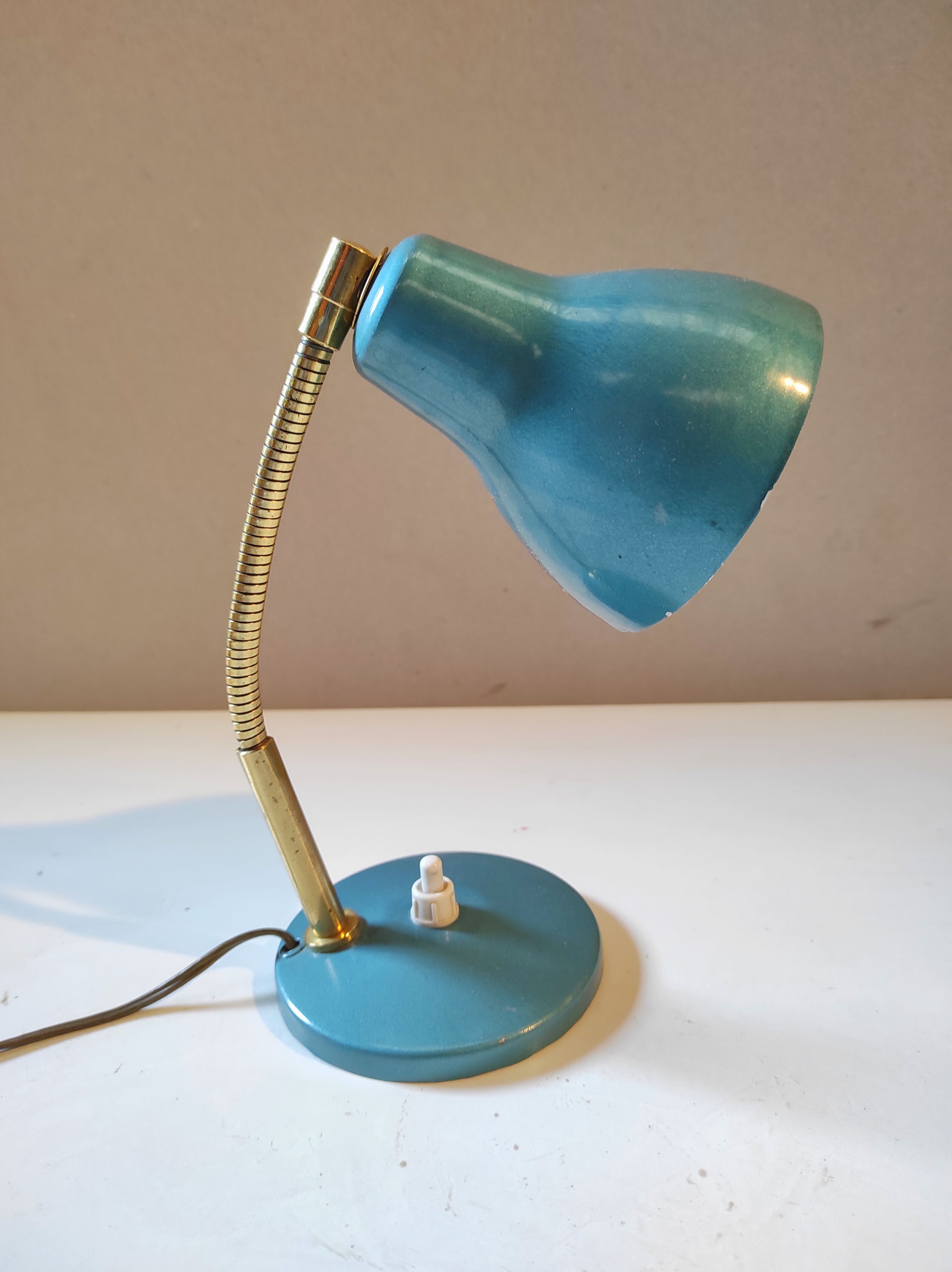 Lampe de bureau vintage Aluminor bleue