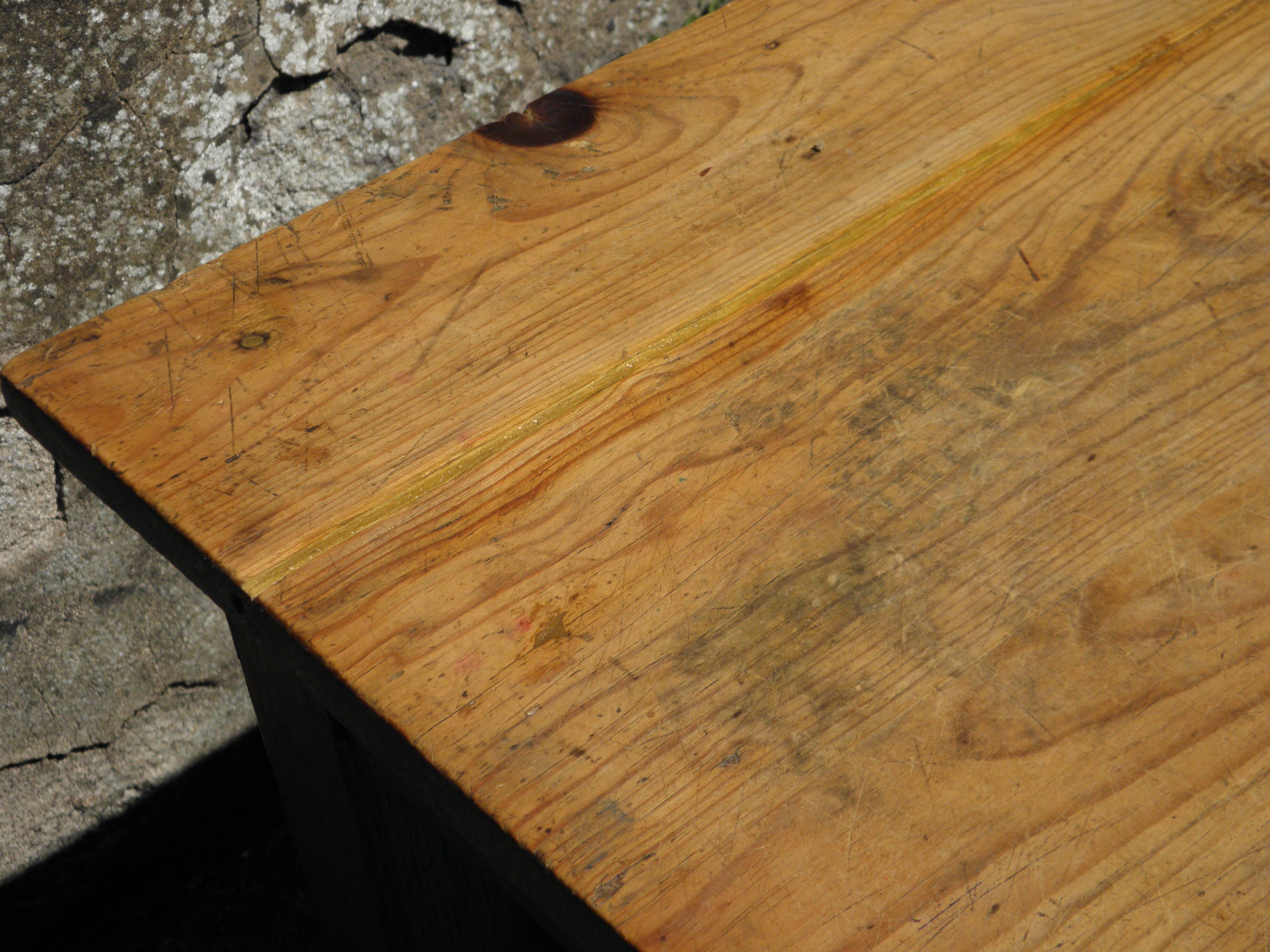 Farmhouse table with 2 drawers