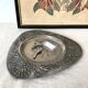 Plat , vide poche en étain repoussé décor bleuets