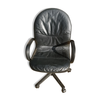 Fauteuil coque Strafor par Randall Buck