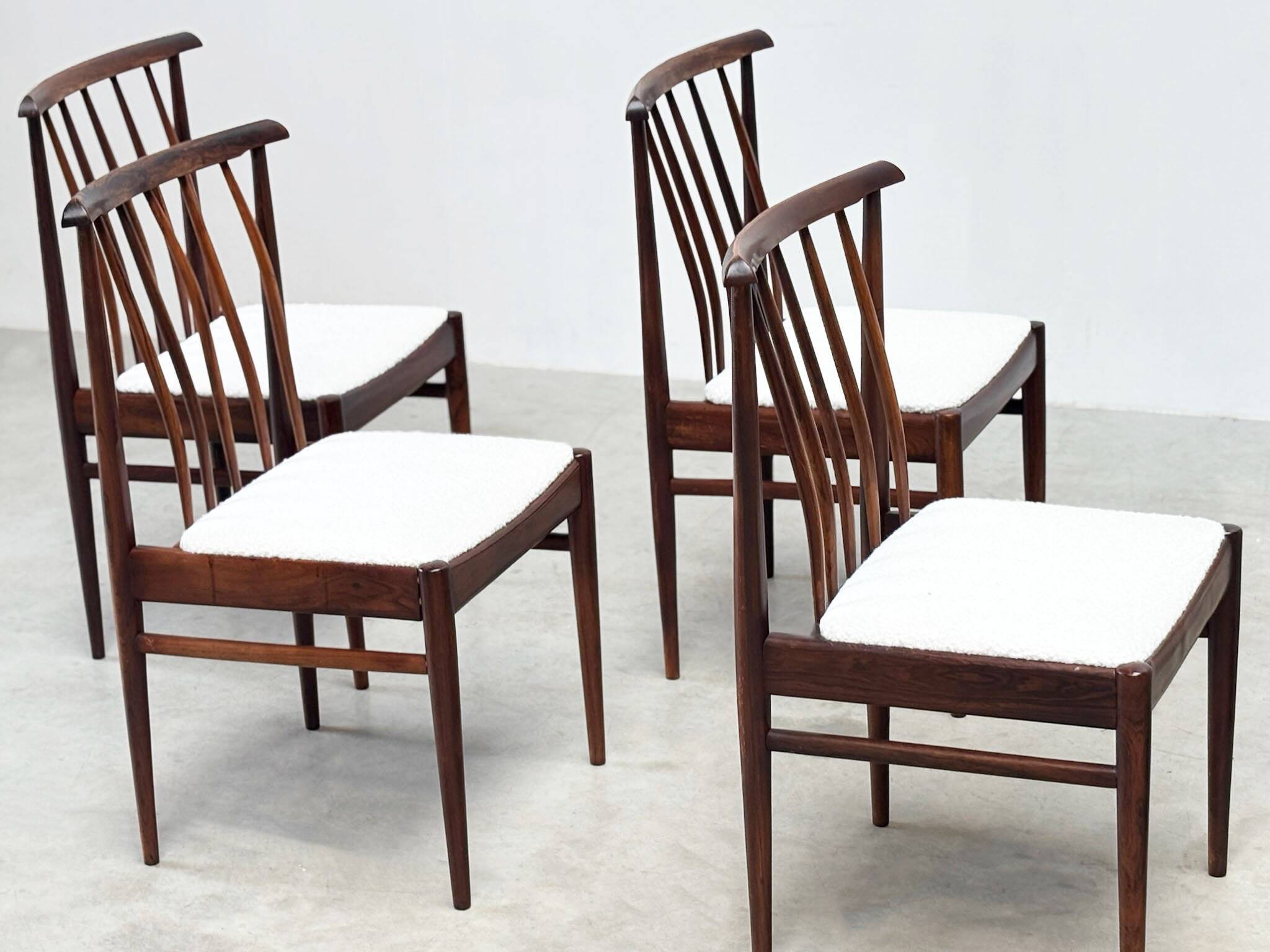 Ensemble de six chaises de salle à manger en palissandre AWA