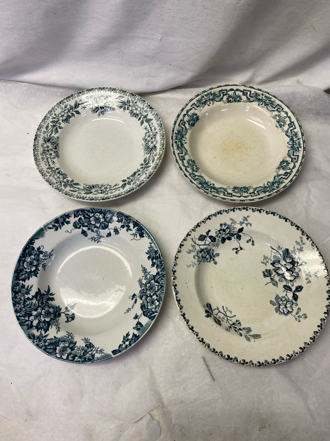 Set of 4 old hollow plates