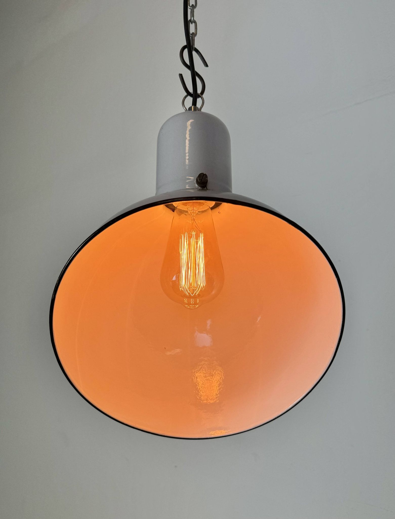 Lampe à suspension industrielle en émail gris, années 1960