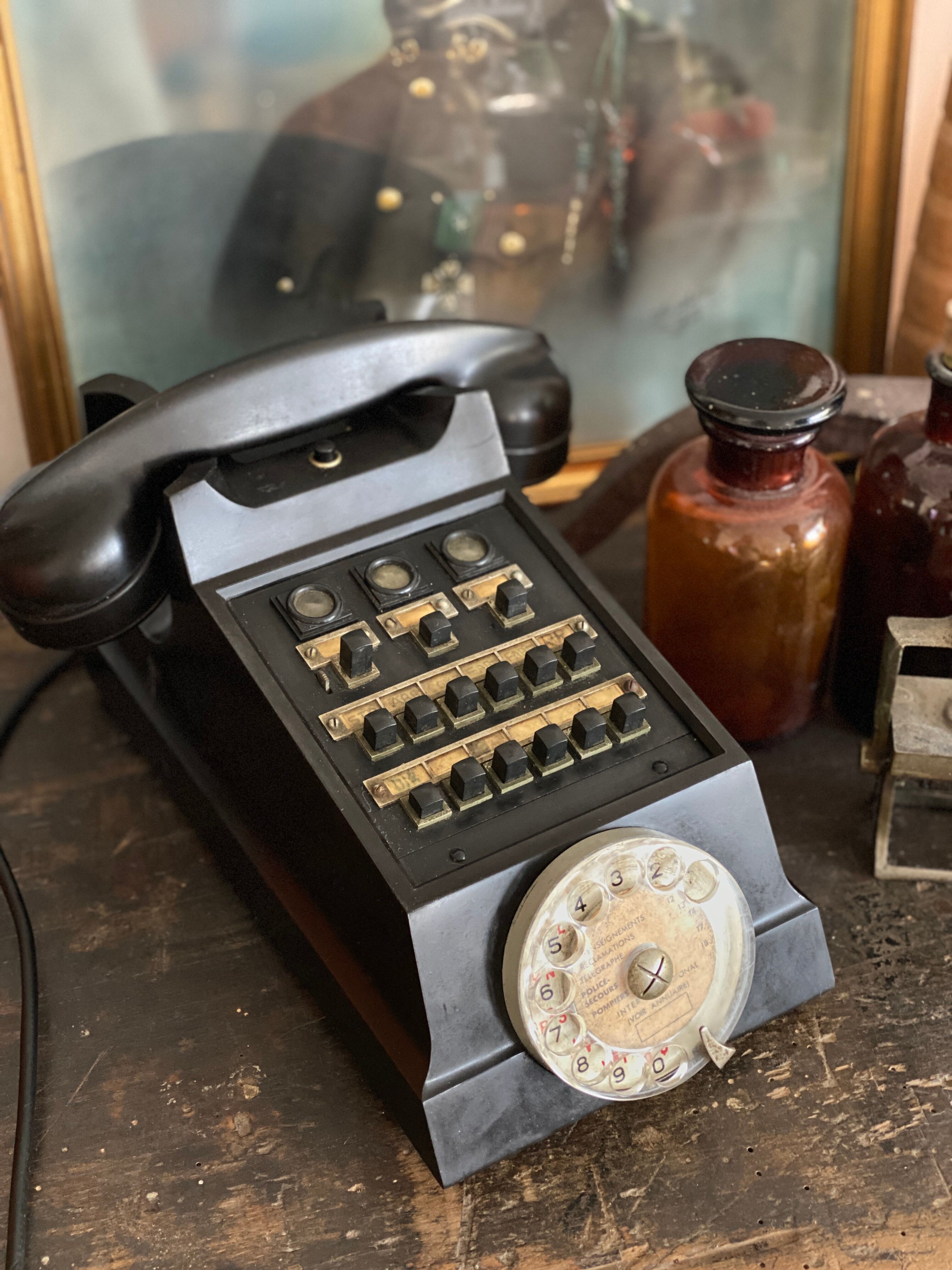 Téléphone bakélite vintage