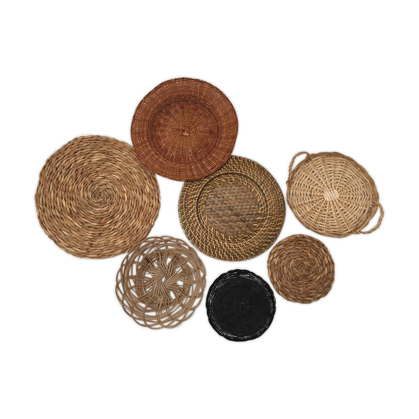 Wall composition of seven baskets and wicker trays