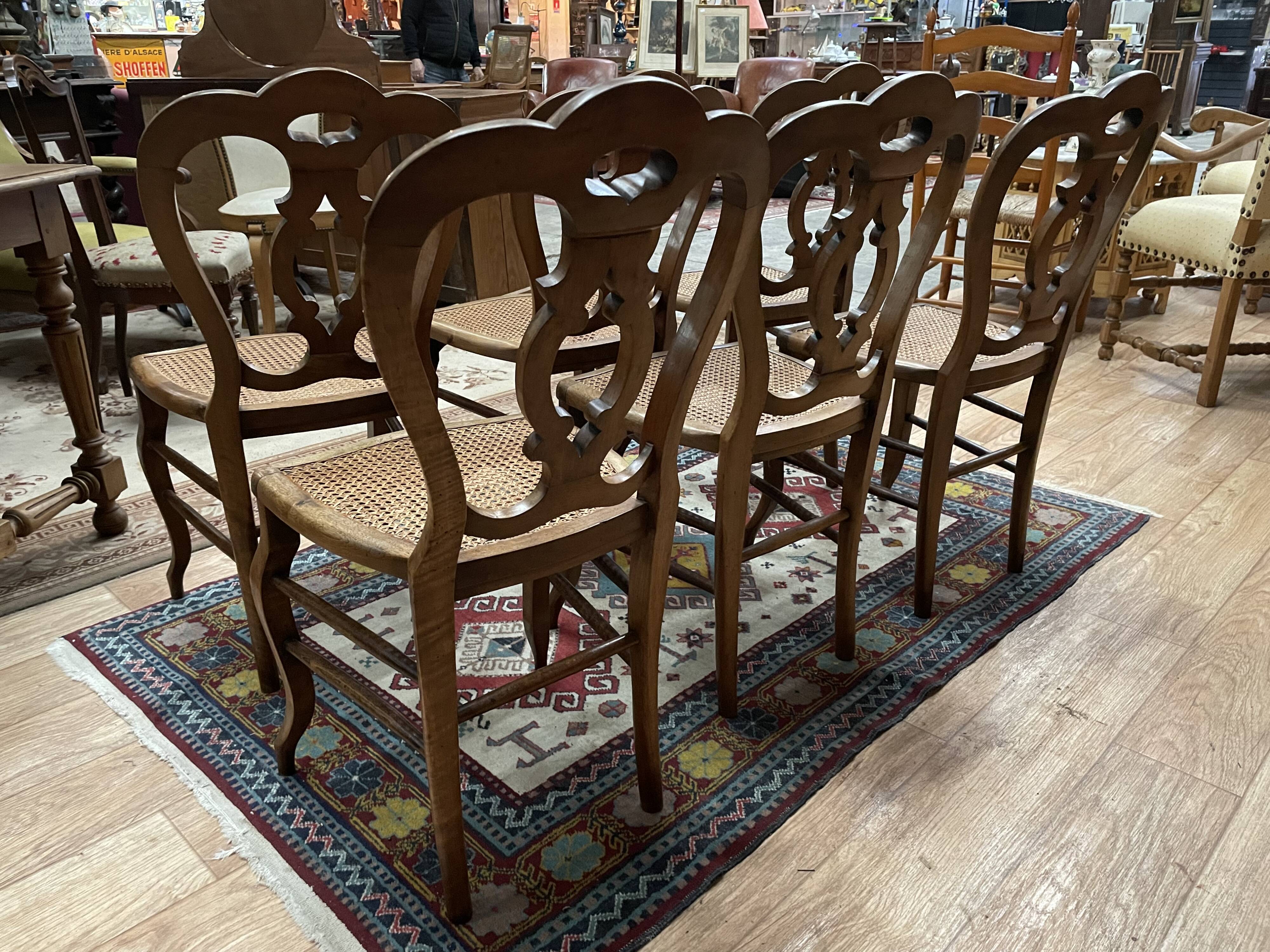 Suite de 6 chaises Louis Philippe en noyer et cannage