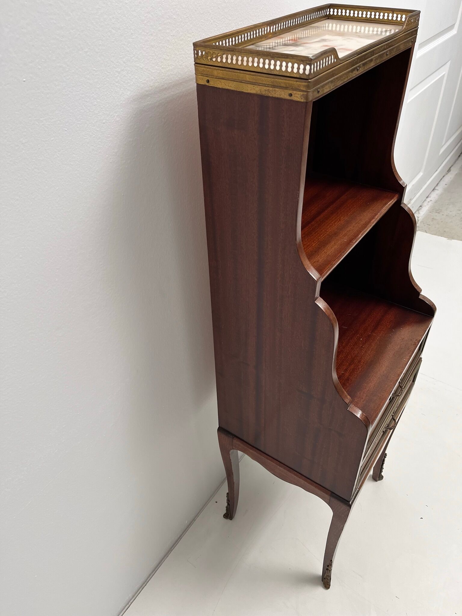 Louis XVI entrance furniture