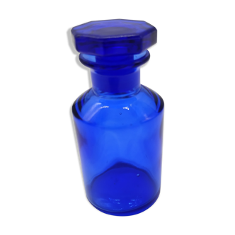 Flacon de parfum ancien en verre bleu cobalt