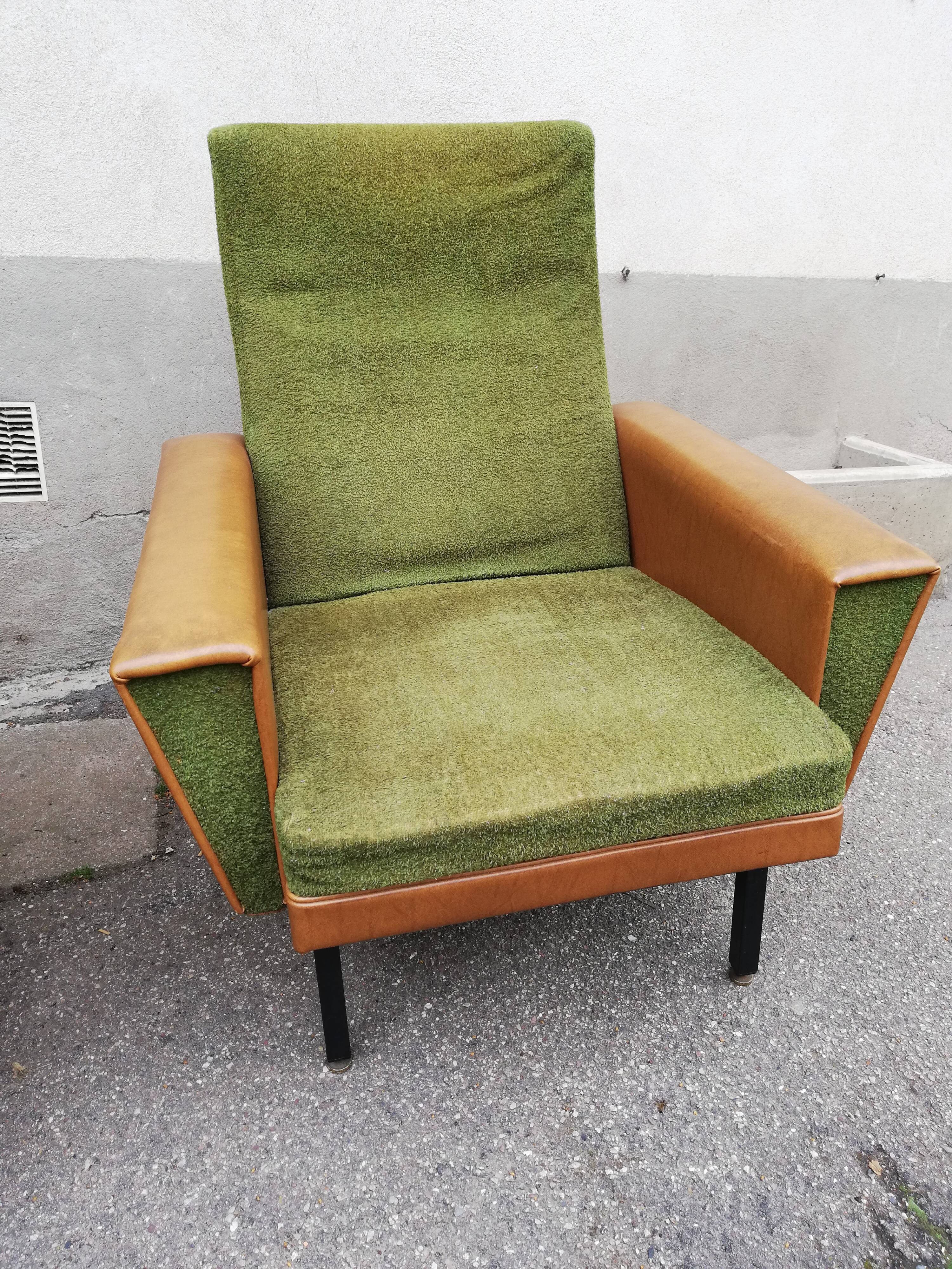 Paire de fauteuils vintage verts et skai marron