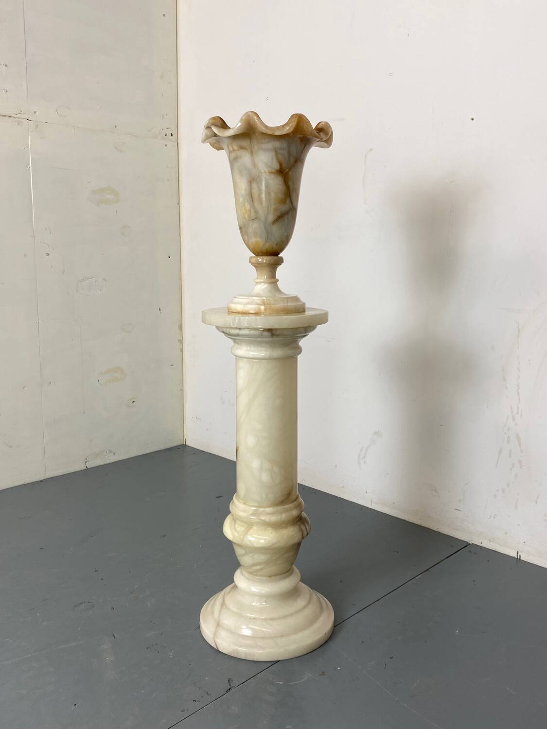 Vintage Spanish Alabaster Pedestal Column with Original Vase, 1970s, Set of 2