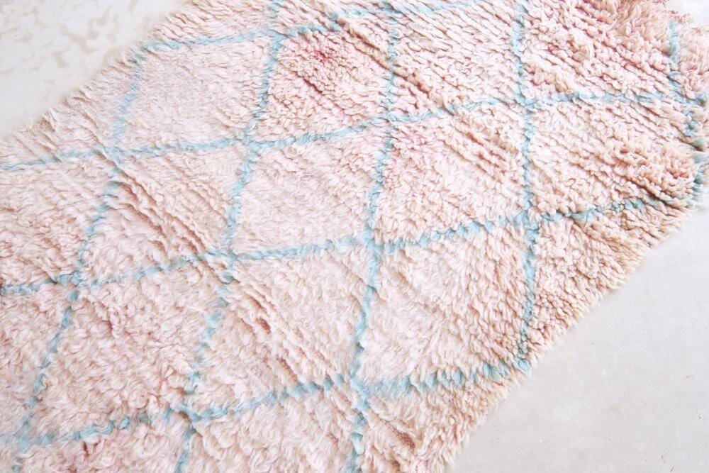 Moroccan Boujad rug in pink - 295 x 93 cm
