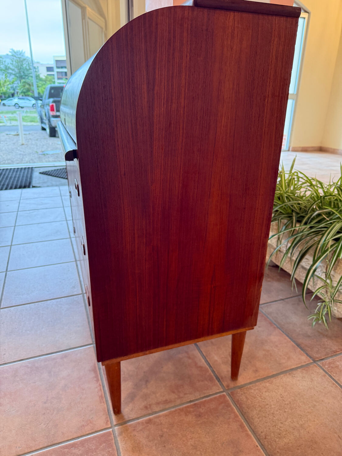 Scandinavian secretary