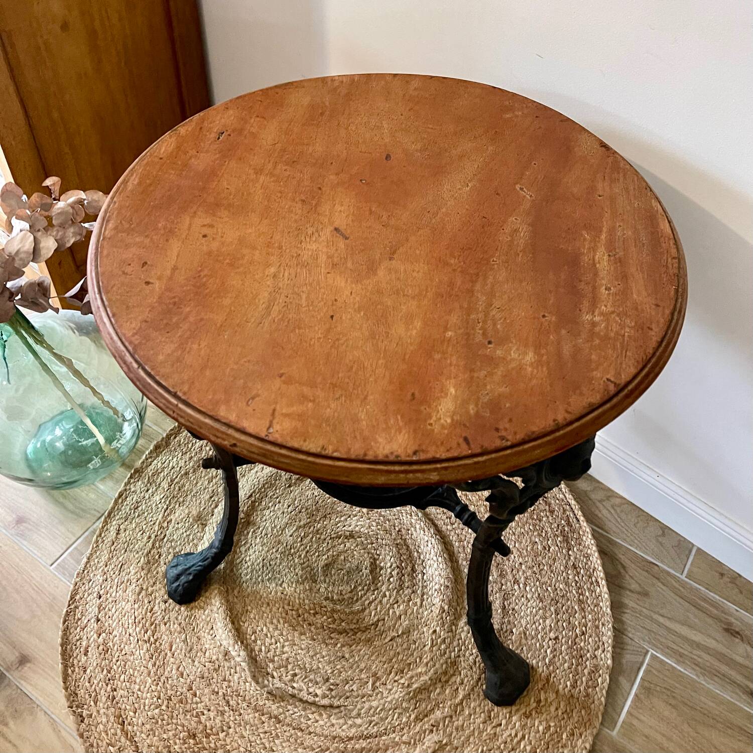 English pub table circa 1901
