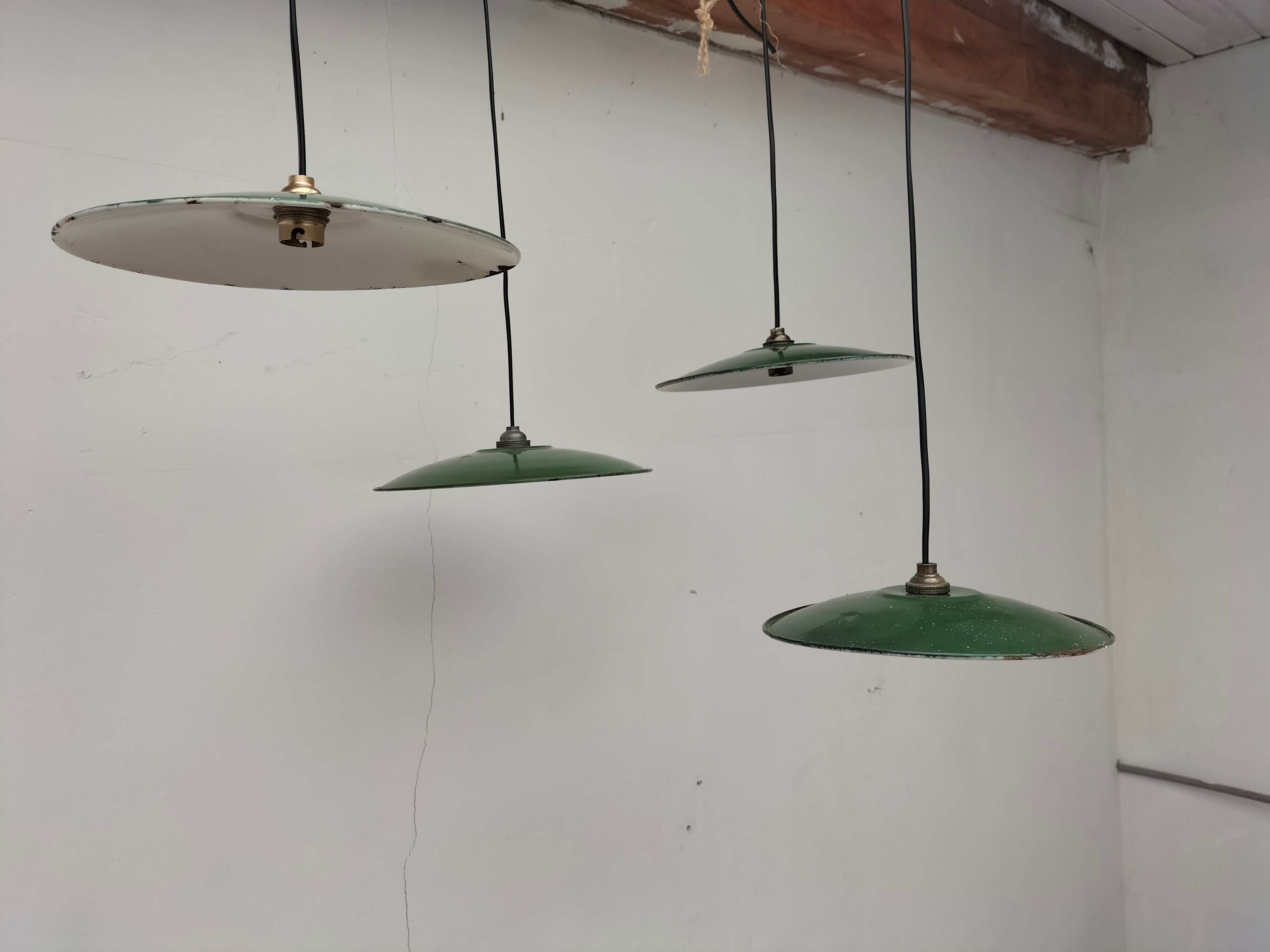 4 hanging lamps