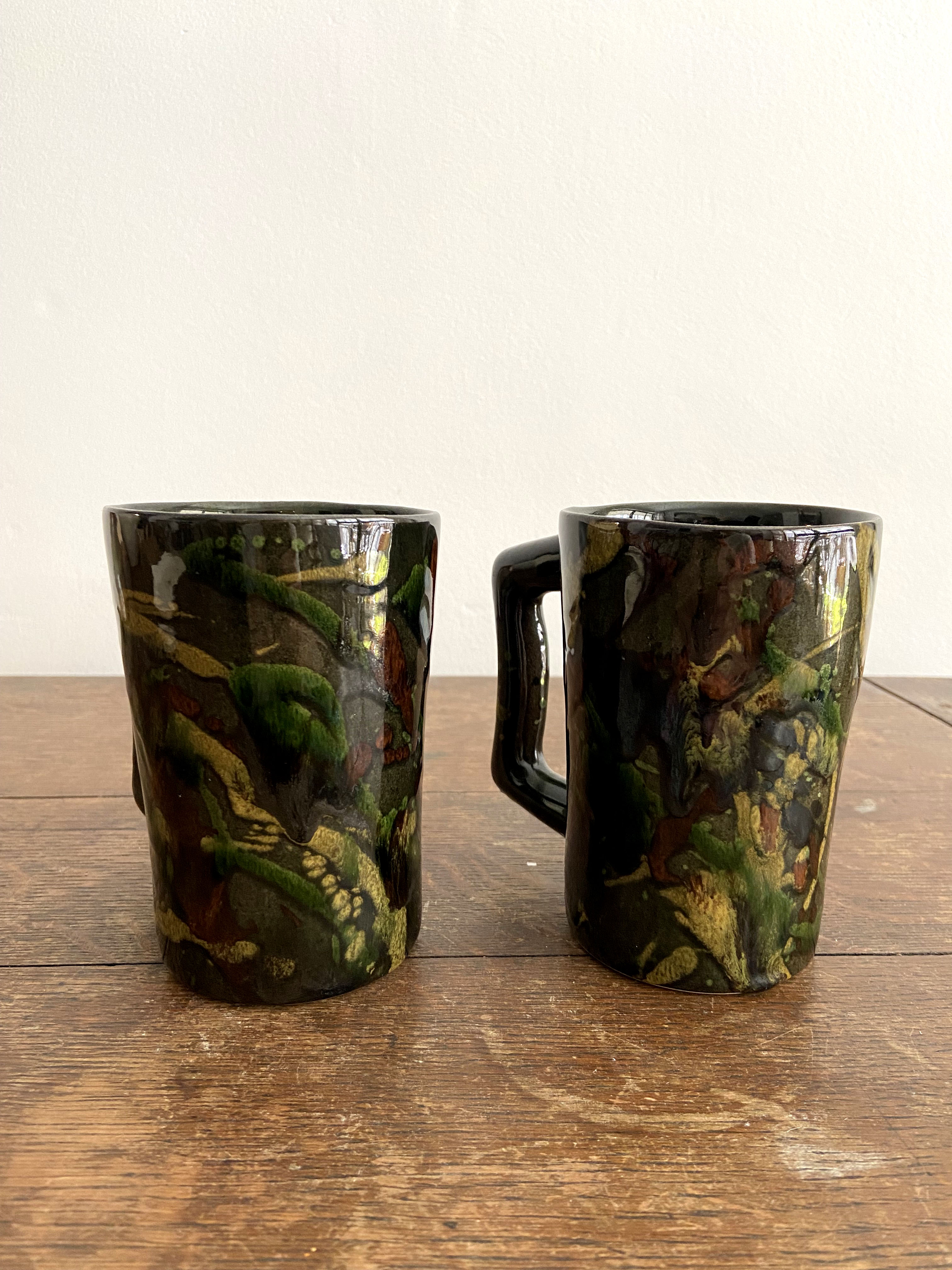 Set of 2 Jerry Rossé mugs