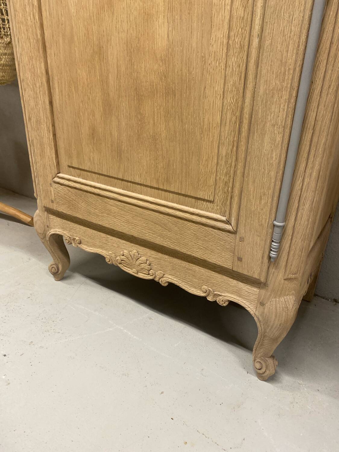 Louis XV bonnetiere in raw wood