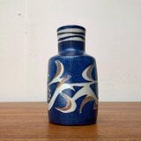 Danish mid-century porcelain vase from the Baca line with bird motif by Nils Thorsson for Aluminia Royal Copenhagen, 1960s.