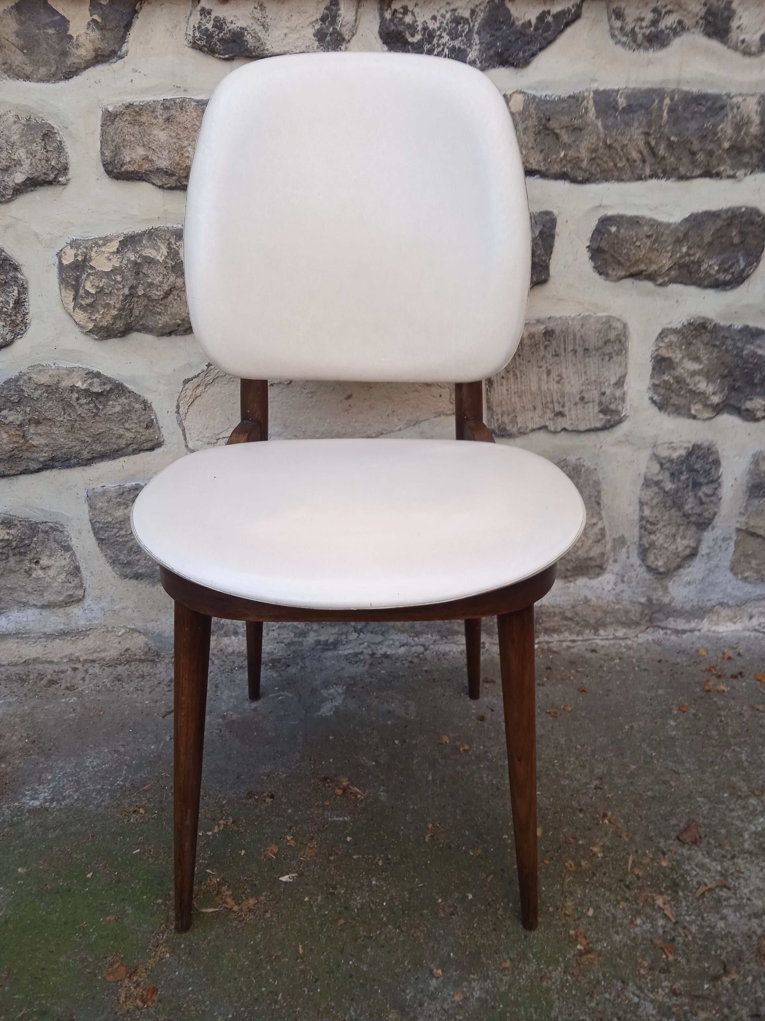 Lot 4 chairs Pegase Baumann vintage