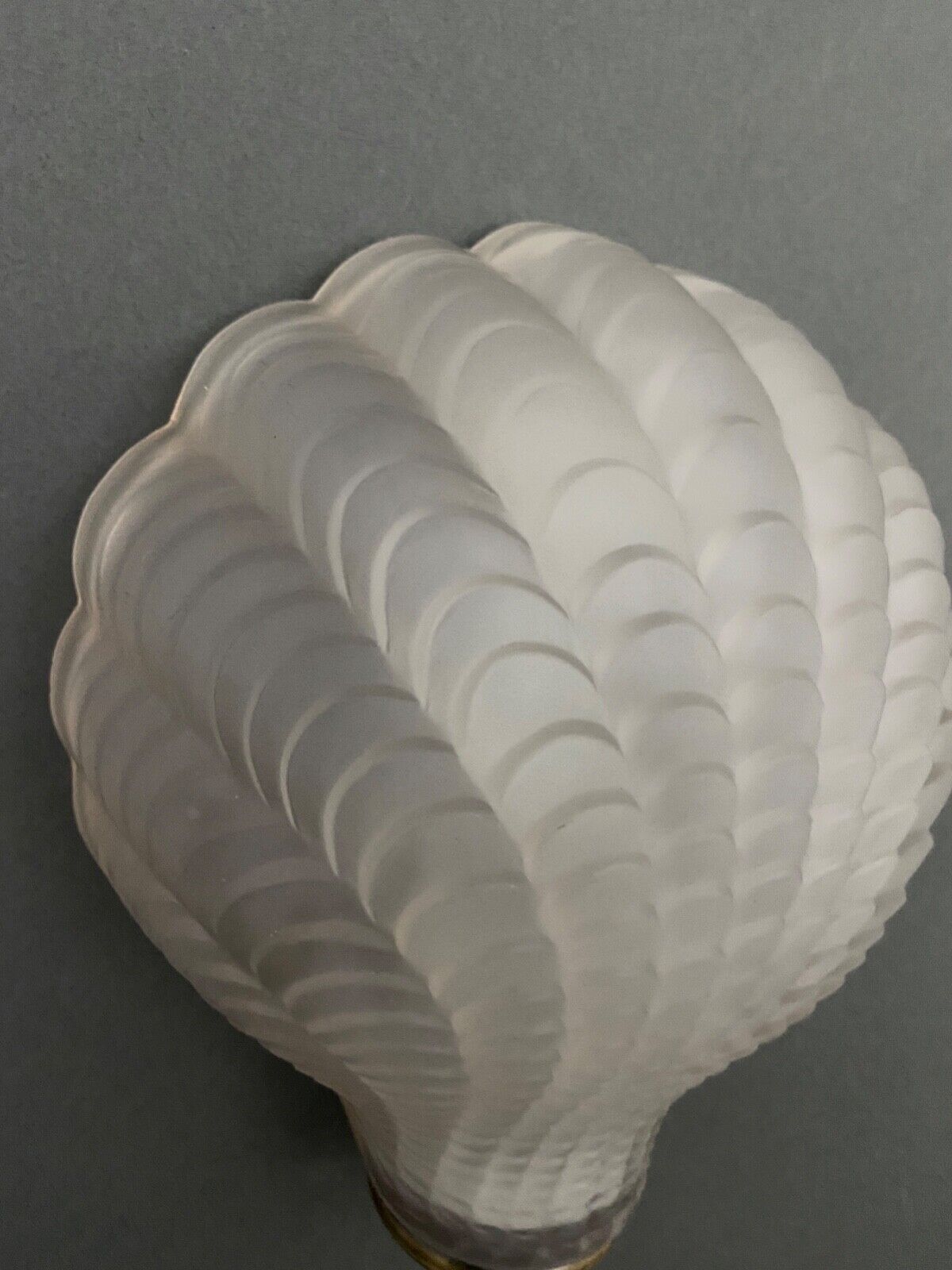 Wall lamp in frosted glass Art Deco 1950 scallop shell