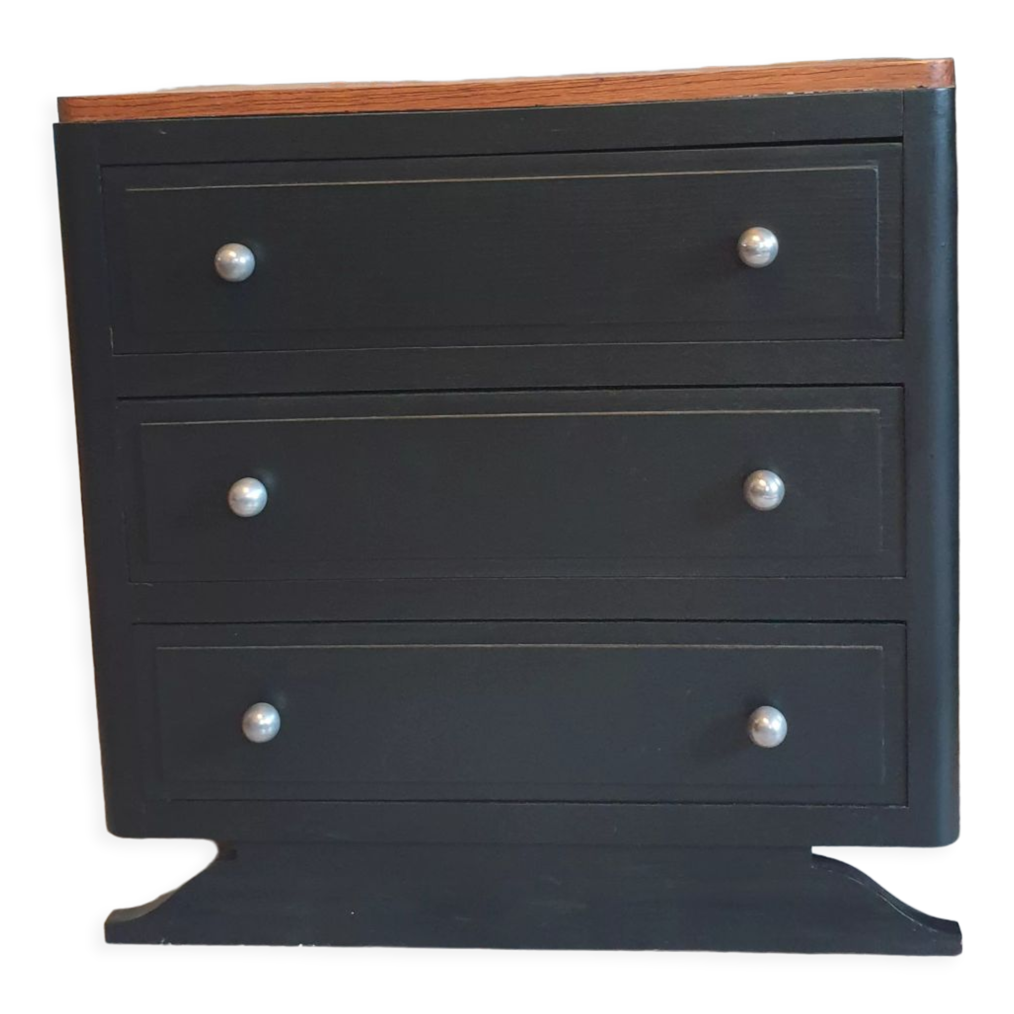 Solid wood chest of drawers