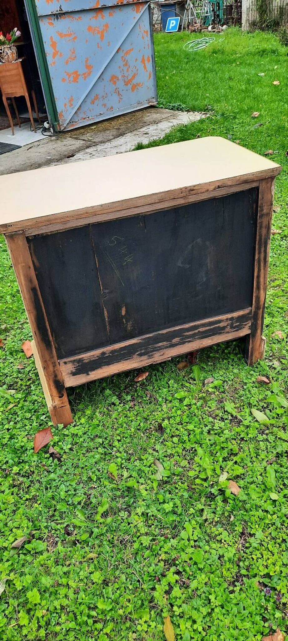 Chest of drawers