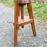 Round screw stool