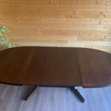 Extendable oval table Baumann, for up to 12 place settings.