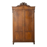 Cabinet ancien à deux portes avec sculptures