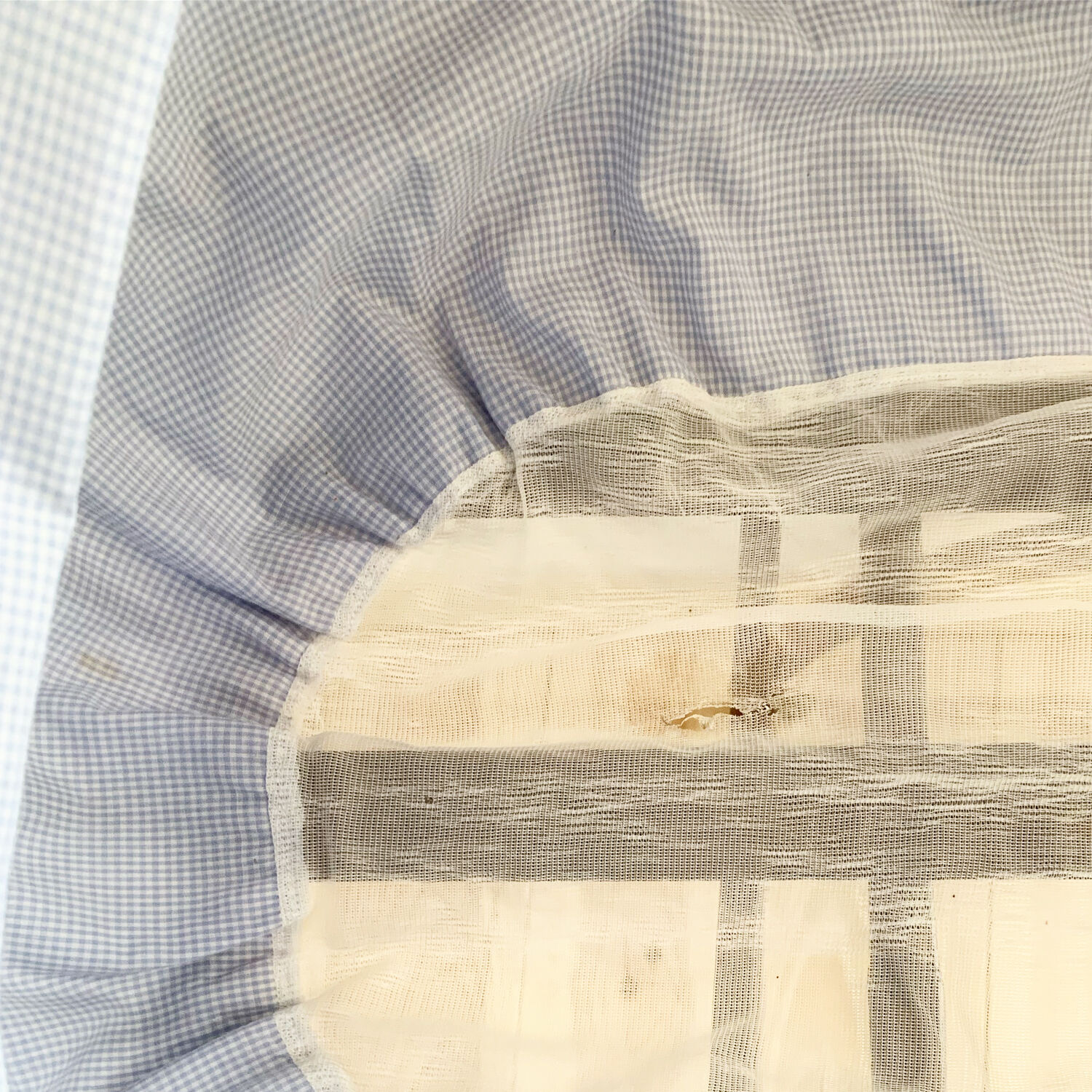 Berceau en rotin vintage et son support à roulettes