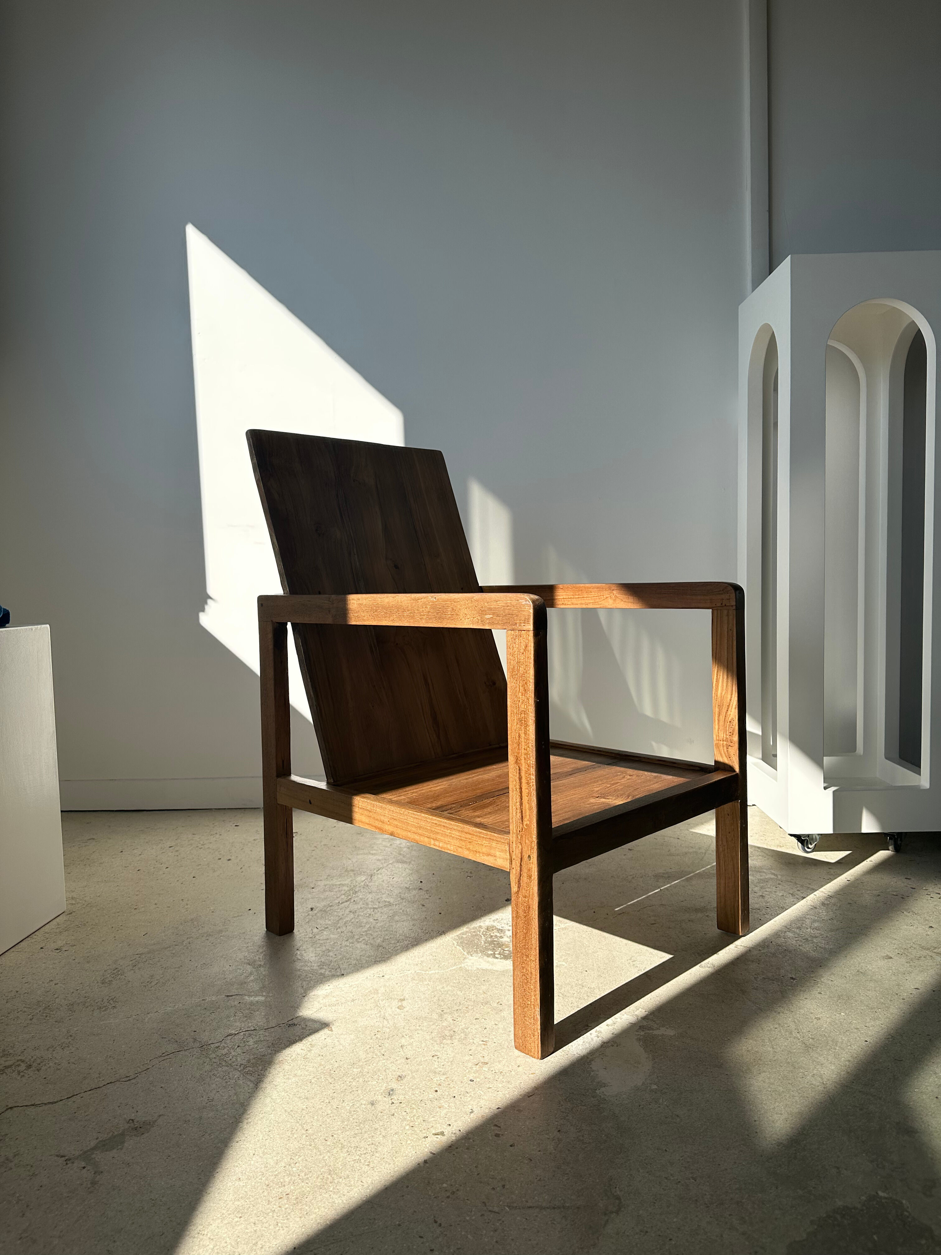 Armchair in natural wood (teak) minimalist design