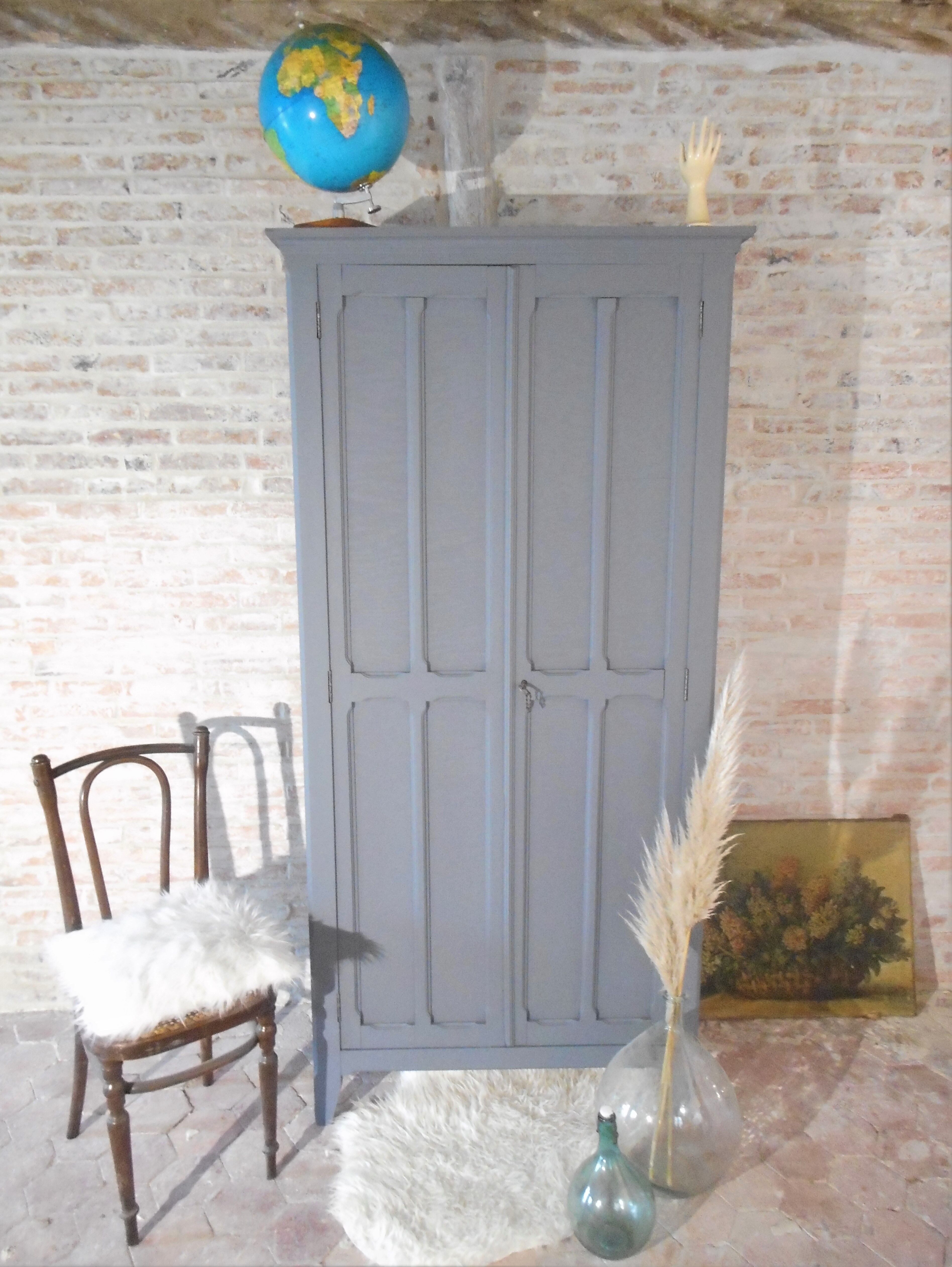 Armoire parisienne